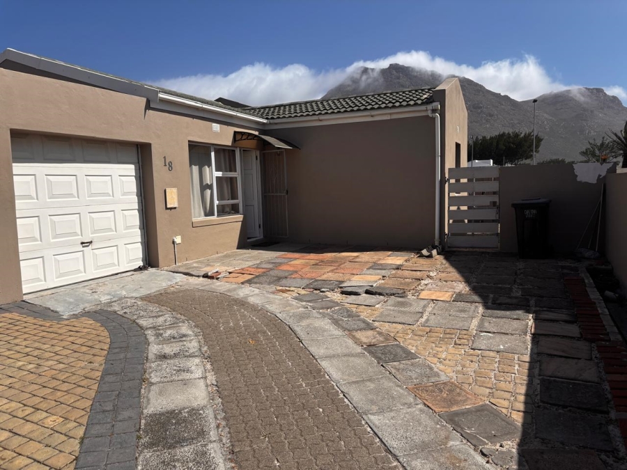 To Let 3 Bedroom Property for Rent in Muizenberg Western Cape